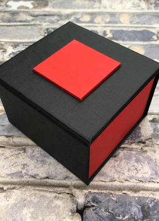 Коробочка с квадратом black-red