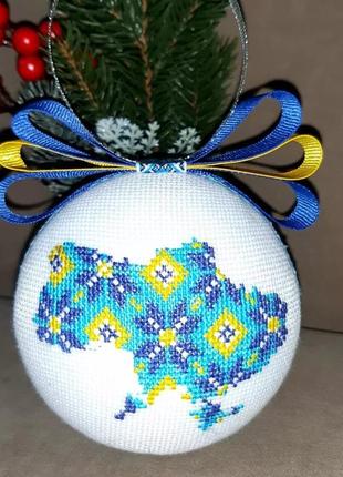 Вишита іграшка на ялинку