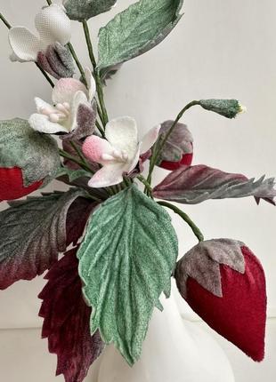 Букет "полуничка" , ручна робота, японський  оксамит moa. штучні квіти6 фото