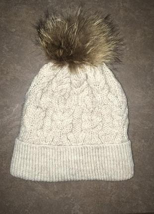 Зимняя шапка с натуральным помпоном( енот)