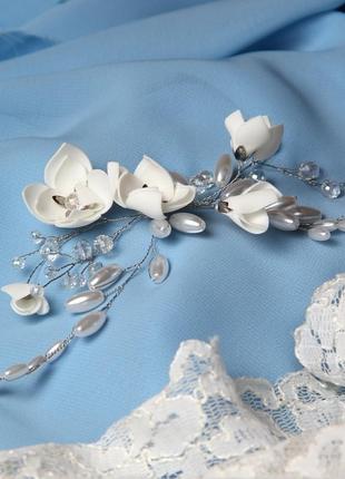 Свадебная веточка с белыми бусинами и цветочками. свадебный веночек. венок для невесты.5 фото