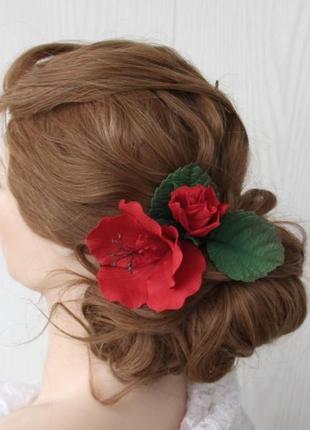 Червона квітка в зачіску. заколка з червоною квіткою гібискуса.3 фото