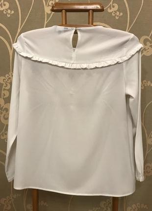 Нереально красива і стильна брендовий блузка білого кольору.2 фото