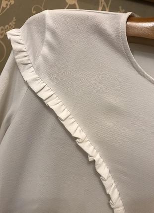 Нереально красива і стильна брендовий блузка білого кольору.4 фото
