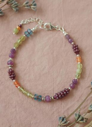 Яркий женский браслет из натуральных камней, серебра, в стиле бохо, рубин, цаворит, агат2 фото