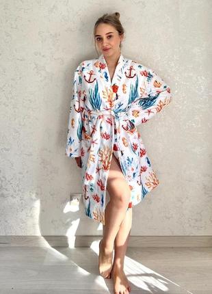 Яркий домашний мягкий женский махровый халат на запах с карманами для сна и отдыха в белом цвете принт морской