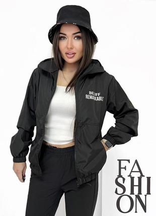 Куртка вітровка легка жіноча бежева коротка з капюшоном6 фото