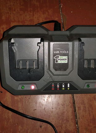 Зарядний пристрій шуруповерта lux tools 20v