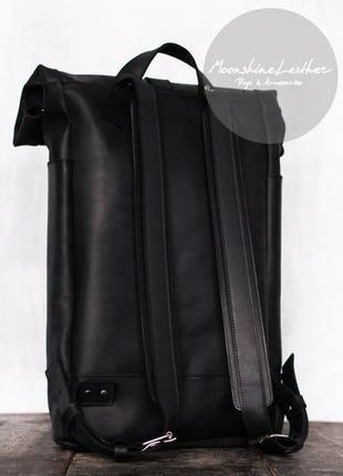 Большой кожаный рюкзак ролл топ для путешествий черного цвета4 фото