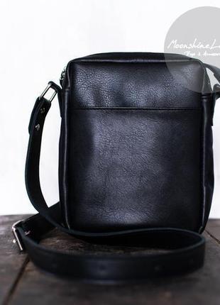 Маленька чоловіча сумка через плече чорного кольору