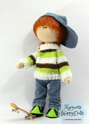 Интерьерная текстильная кукла мальчик рыжий со скейтом