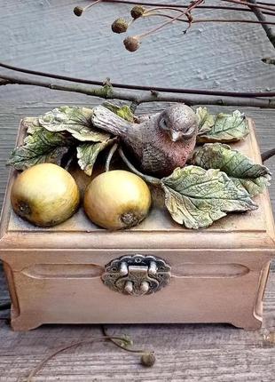 Шкатулка "птица в яблоках"