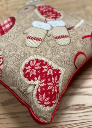 Декоративна подушка улюблені рукавички 30х30 см3 фото