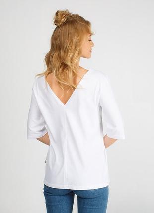 Белая женская футболка с глазами стрекозы4 фото