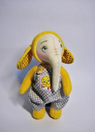 Мягкая игрушка слоник, маленький флисовый желтый слоник в комбинезоне1 фото