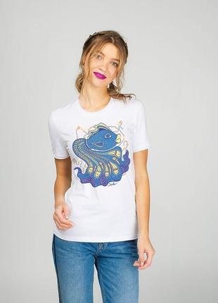 Біла футболка з рибкою