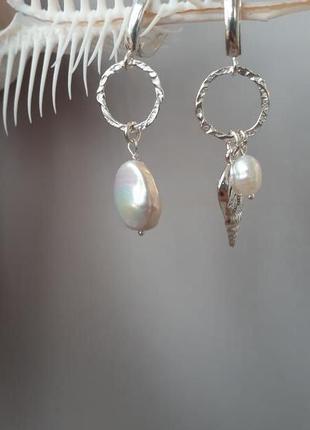 Асиметричні срібні сережки ручної роботи з бароковим перлами.2 фото