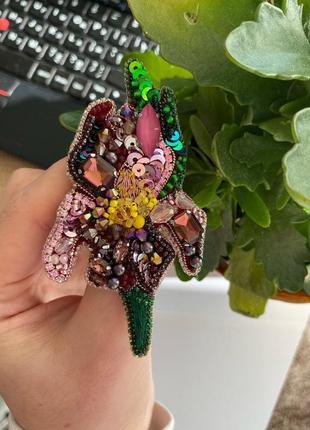 Брошка ірис