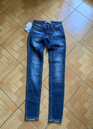 Джинсы galliano