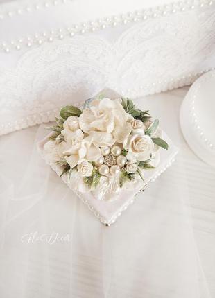 Біла скринька на весілля / шкатулка під обручки з квітами3 фото