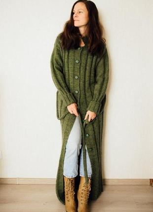 Вязаное вручную пальто1 фото