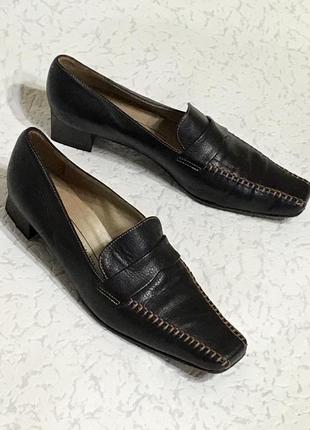 Туфельки на маленьком каблуке