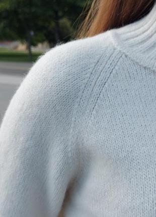 Белий вязаный свитер3 фото