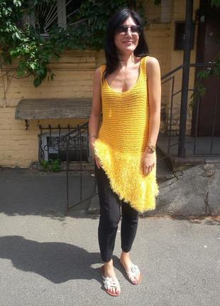 Платье ярко желтое, вязаное. платье с мехом под брюки3 фото