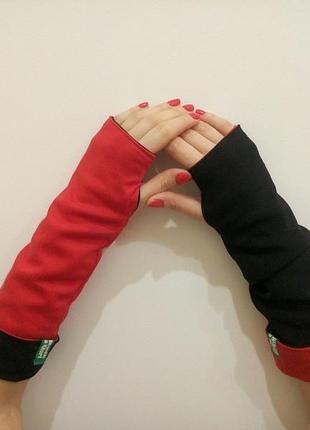 Перчатки без пальцев митенки красные с чёрными красивый аксессуар к одежде стильное дополнение к обр1 фото