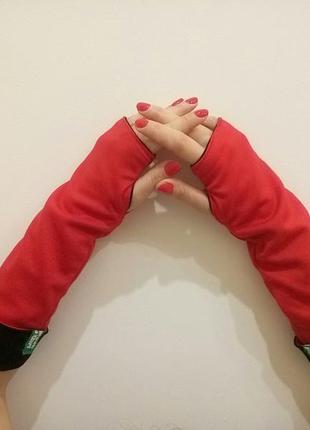 Перчатки без пальцев митенки красные с чёрными красивый аксессуар к одежде стильное дополнение к обр5 фото