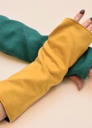 Перчатки без пальцев двухсторонние унисекс,  средней длины зеленые с горчичным9 фото