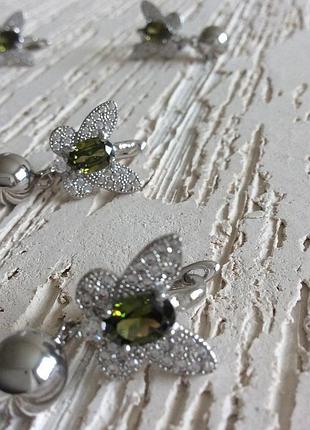 Серьги в виде бабочки с подвеской серебряный шарик