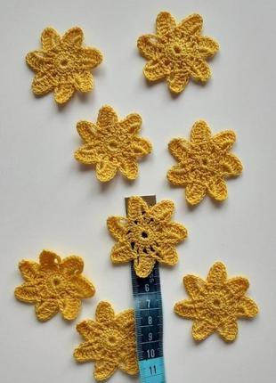 В'язані жовті зірки квіточки для рукоділля, творчості та в'язання5 фото