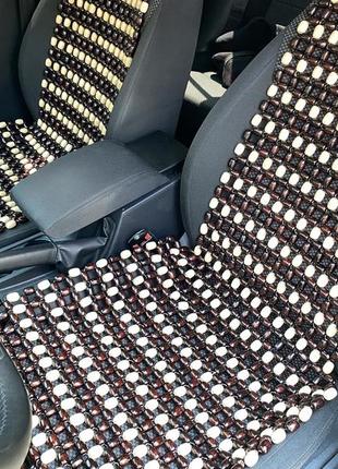 Дерев'яна автомасажна накидка на сидіння автомобіля.