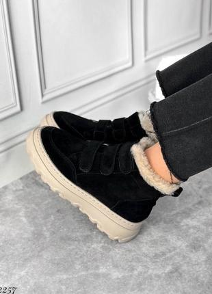 Зимові черевики на липучках замшеві у чорному кольорі10 фото