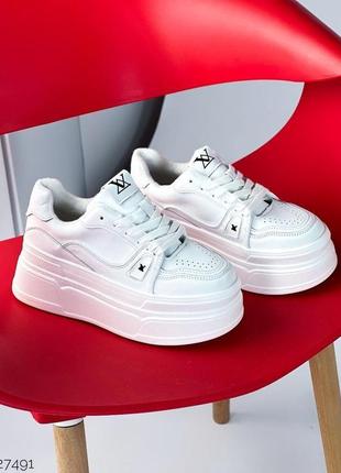 Демісезонні шкіряні кросівки на платформі у білому кольорі10 фото