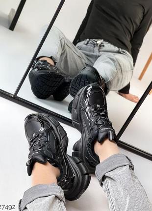 Демісезонні масивні кросівки у чорному кольорі8 фото