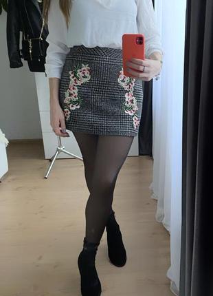 Спідниця в клітку з вишивкою