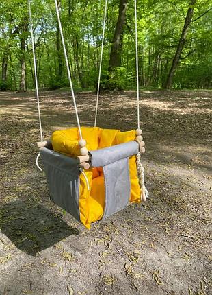 Подвесная непромокаемая водостойкая тканевая детская качель comfort + серый с желтыми подушкой и матраси
