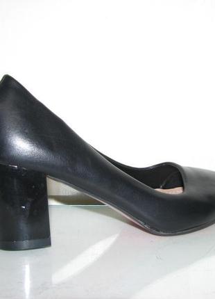 Распаровка жіночі чорні туфлі еко шкіра на стійкому каблуці