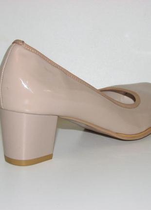 Класичні туфлі жіночі темно бежеві на середньому каблуці розмір .6 фото