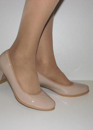 Класичні туфлі жіночі темно бежеві на середньому каблуці розмір .8 фото