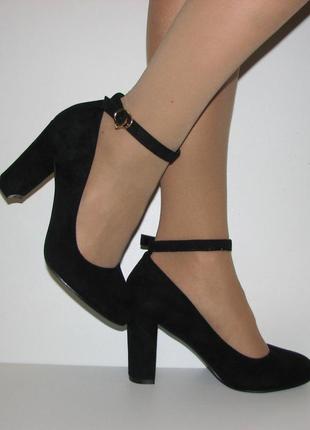 Ошатні жіночі чорні туфлі на високому каблуці ремінець пряжка ...3 фото
