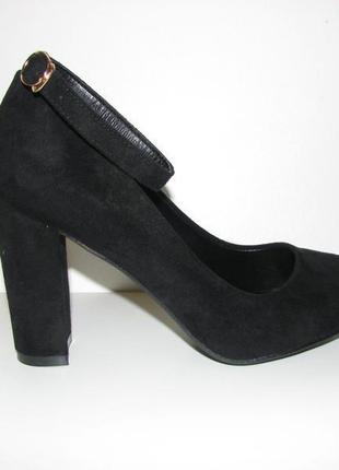 Ошатні жіночі чорні туфлі на високому каблуці ремінець пряжка ...6 фото