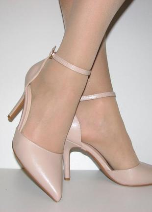 Жіночі туфлі з глянцевою еко-шкіри на шпильці колір беж на рем...6 фото