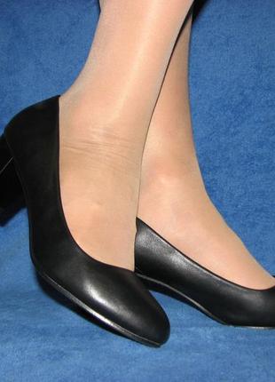 Жіночі туфлі чорні матові на стійкому підборі розмір 438 фото