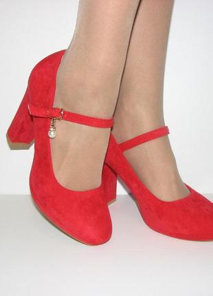 Жіночі туфлі червоного кольору замшеві на високих підборах із рем2 фото