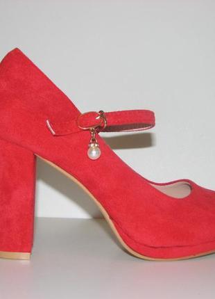 Жіночі туфлі червоного кольору замшеві на високих підборах із рем6 фото