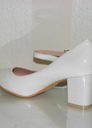 Туфлі жіночі весільні білі з ремінцем, маленький каблук раз...5 фото