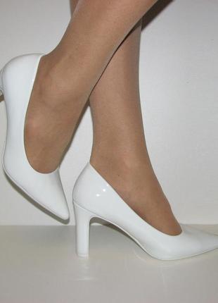 Класичні туфлі жіночі білі стійкий невеликий каблук розмір 361 фото